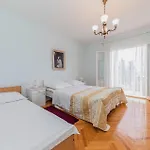 Apartmán Nice Apartment In Seget Donji With House Sea View