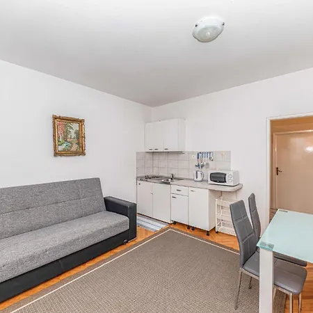 Apartmán Nice Apartment In Seget Donji With House Sea View Trogir