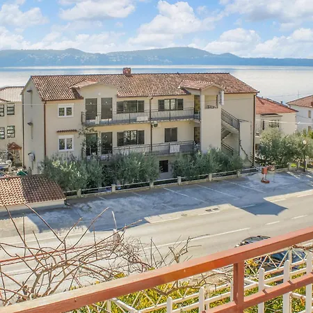 Apartmán Nice Apartment In Seget Donji With House Sea View
